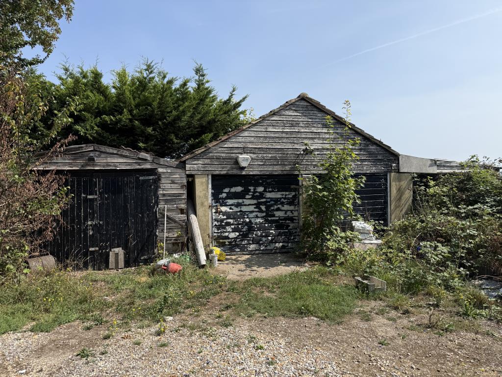 Lot: 121 - FREEHOLD DETACHED BUNGALOW WITH SEPARATE WORKSHOP AND GARAGE ON PLOT OF 0.83 ACRES FOR IMPROVEMENT OR REDEVELOPMENT - Outbuildings and garages